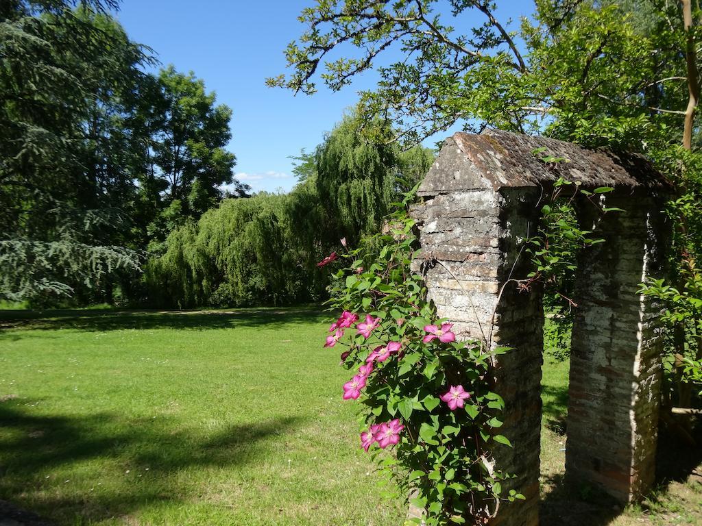 Hostellerie Restaurant Les Gorges De L'Aveyron ブルニケル エクステリア 写真