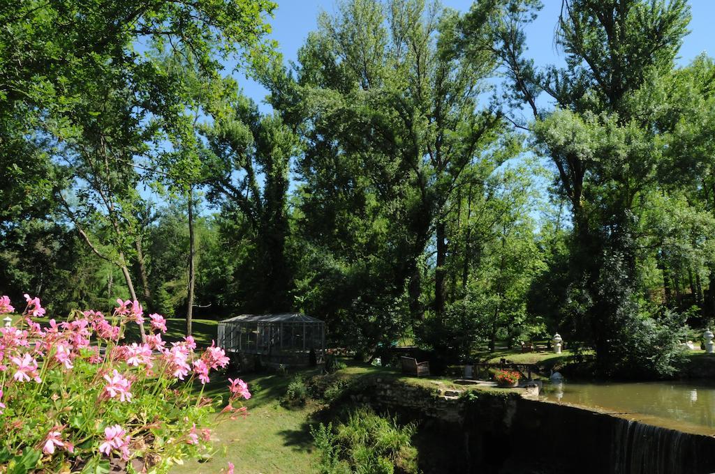 Hostellerie Restaurant Les Gorges De L'Aveyron ブルニケル エクステリア 写真