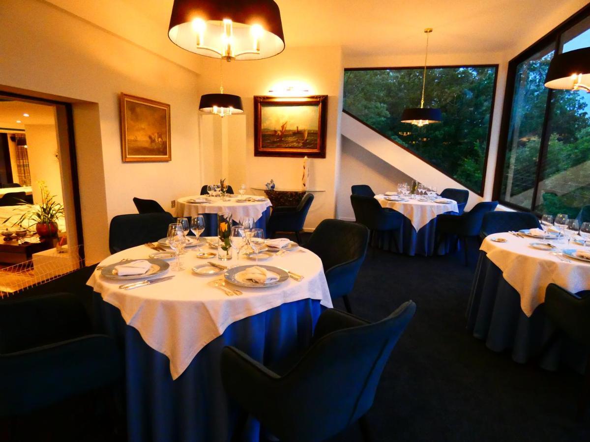 Hostellerie Restaurant Les Gorges De L'Aveyron ブルニケル エクステリア 写真